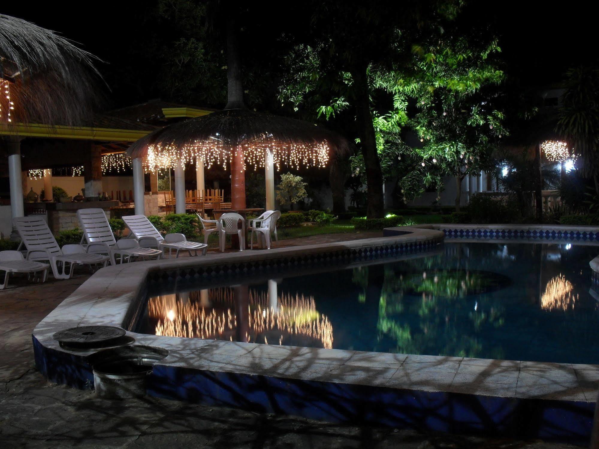 Ross Char Hotel Asuncion Exterior foto
